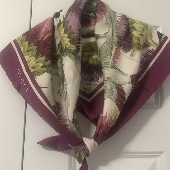 Gucci Womens Square 100% Silk Scarf 32 inches - Picture 3 of 16